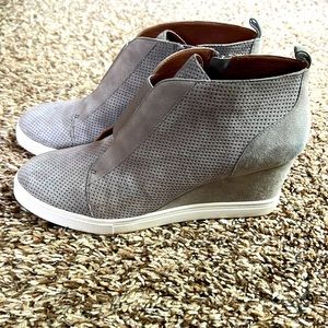 Barely worn tennis show wedge,  gray suede